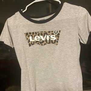 Brand:Levi’s, size:extra large, color:gray